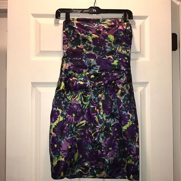 BCBGMaxazriaāGrapeĀ SateenāPrintedāStraples⦠- Picture 2 of 5